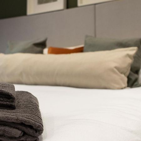 Luxe Courtyard Apartment For 4 Near Exeter City Centre Extérieur photo