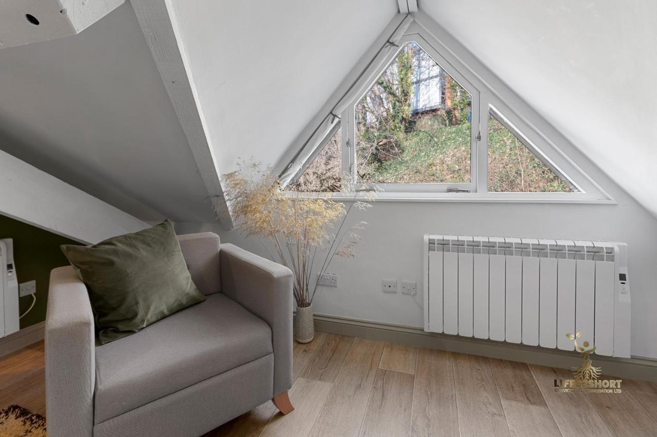 Luxe Courtyard Apartment For 4 Near Exeter City Centre Extérieur photo